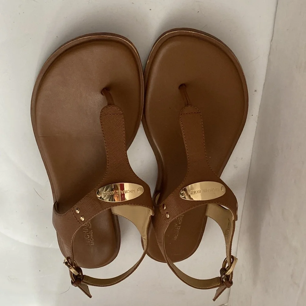 COPY - Michael Kors Women's Mk Plate Thong Flat Sandal - Picture 4 of 5